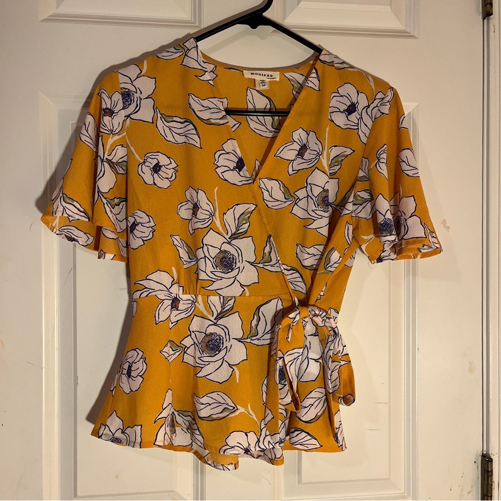 SOLD ❗️ Yellow Floral Top